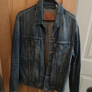 Men’s Levi’s jean jacket